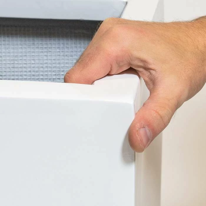 80cm White Gloss Polystone Trough Planter 2 80cm White Gloss Polystone Trough Planter - Image 2