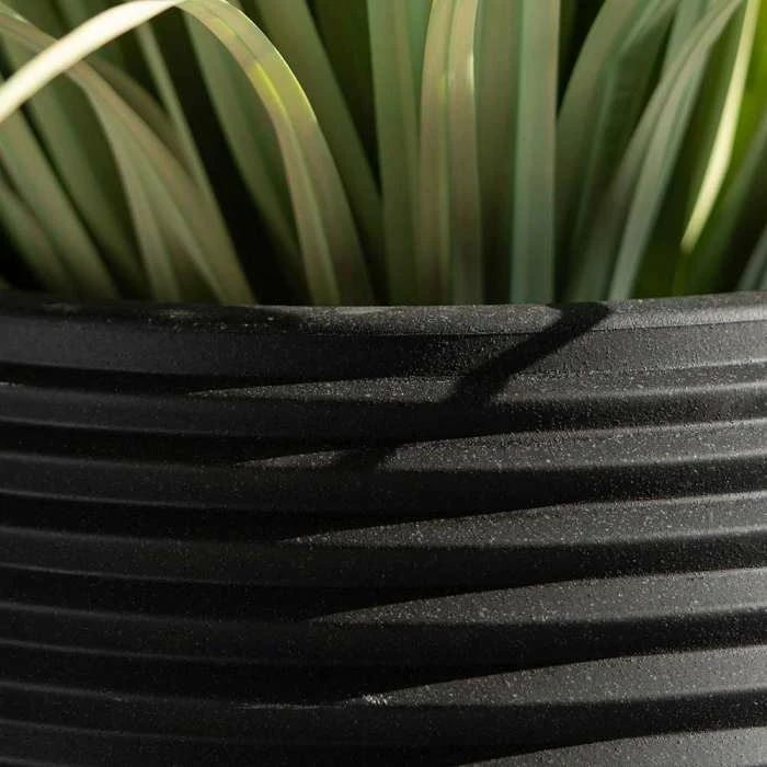 41cm Round Planter Pot in Black 4 41cm Round Planter Pot in Black - Image 4