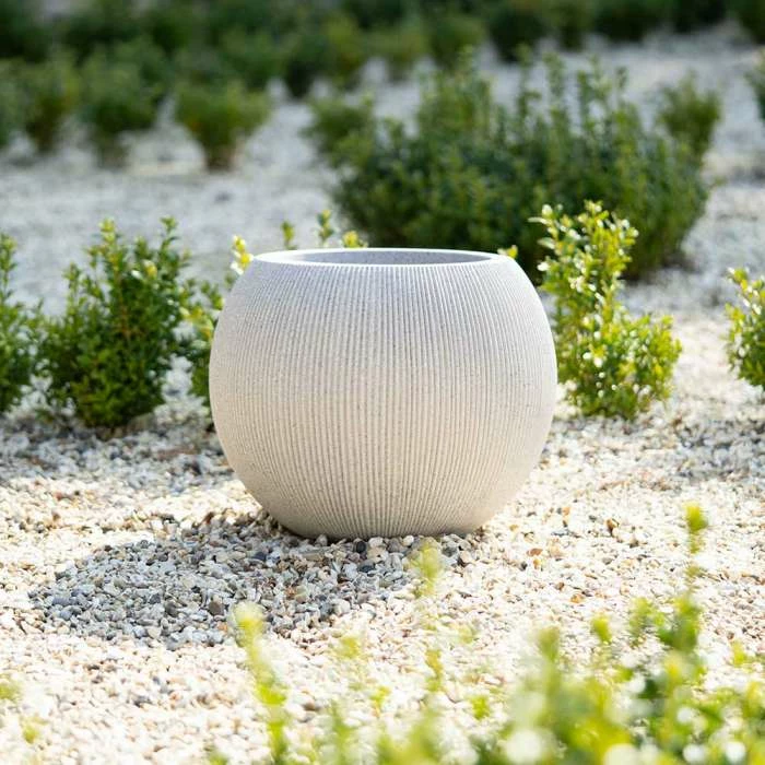 30cm Bowl Ridged Planter in Beige 4 30cm Bowl Ridged Planter in Beige - Image 4